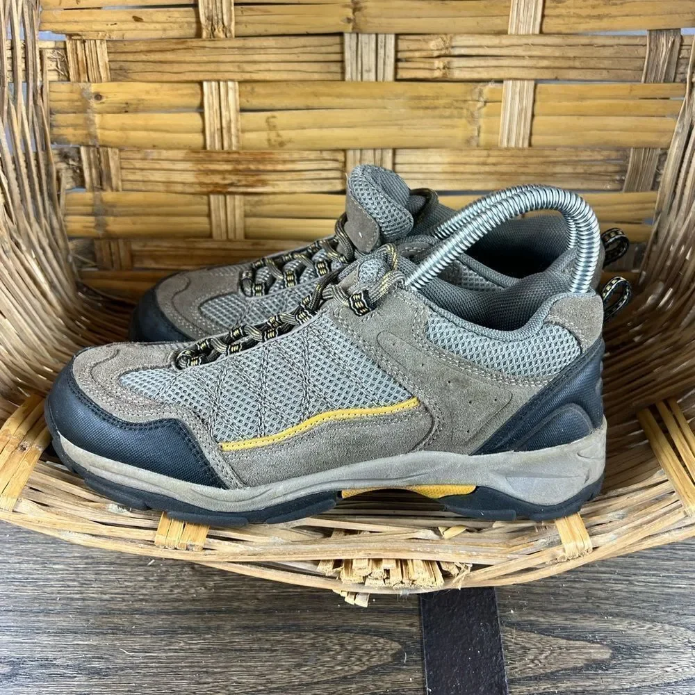 ‎Sonoma boy slip resistant shoes size 5